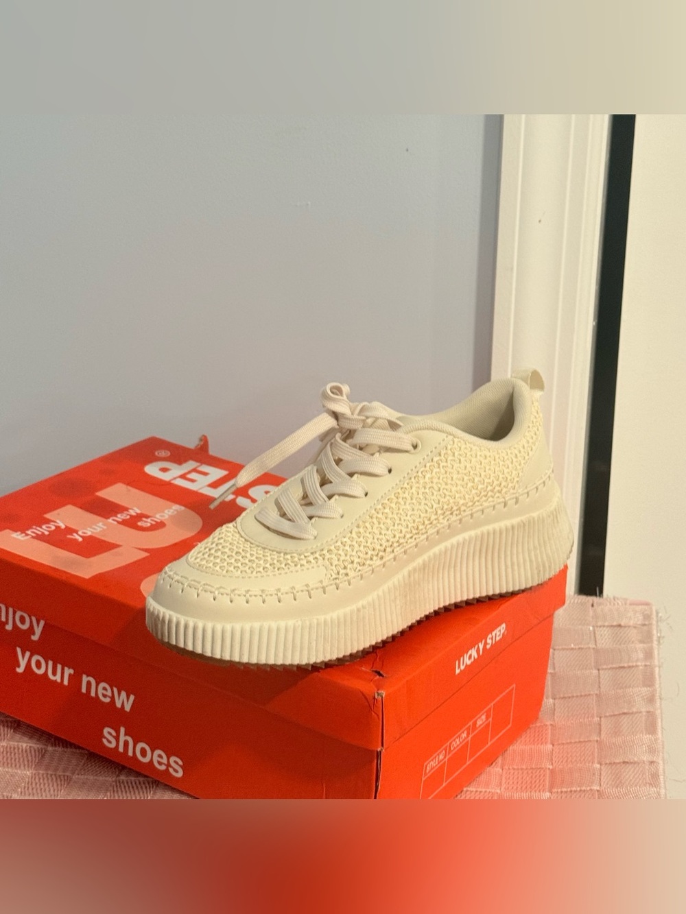 Women’s Casual Platform Sneaker in Cream